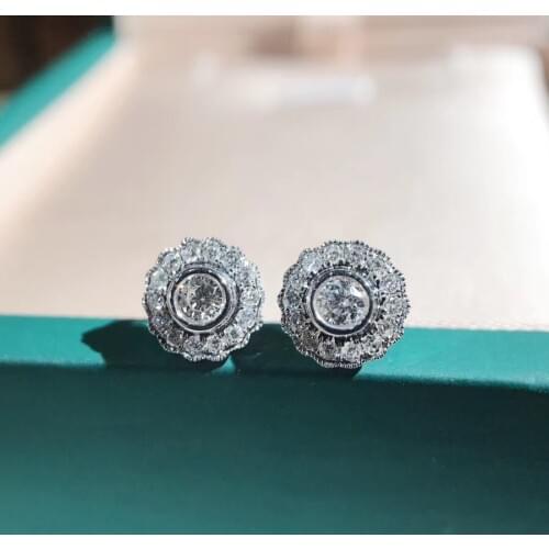 Round Good Loose 0.13ct Diamond Earrings 18K White Gold Flower Stud Earrings For Women Diamond Jewelry