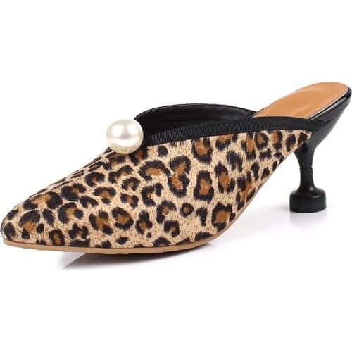 19 years spring and summer new fashion pointed toe with cat with 30-43 size code Baotou half drag sandals