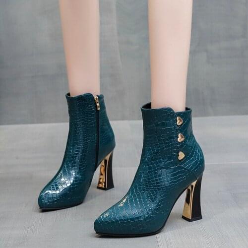 Winter Plush Warm Ankle Boots Women Shoes 2021 European and American Fashion Pointed Toe Zipper Super High Heels Women Boots