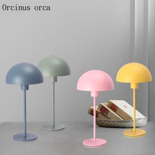 Nordic fashion personality candy table lamp, living room study bedroom bedside lamp modern minimalist creative iron desk lamp