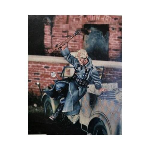 1/35 Scale Models Miniature Resin WW2 Soldier Jumping Off The Car WWII Figure Unpainted Model Kit Handmade DIY