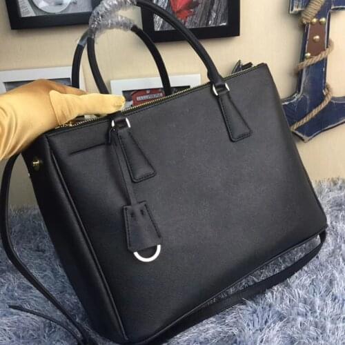 The new lady handbag trend large capacity bag temperament joker cross pattern cross slung single shoulder bag lady killer bag