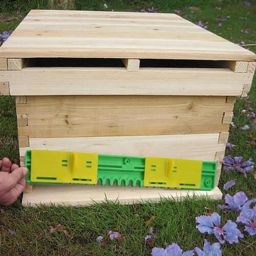 Plastic Slide Type Beehive Door Bee Anti-escape Door Burglar Alarm For Beekeeping