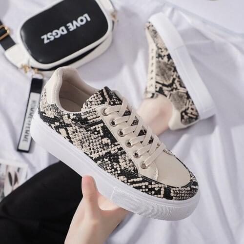 Women Snakeskin Pattern Flats Pu Soft Leather 2019 Sneakers Comfortable Lace Up Casual Autumn Woman Vulcanized Shoes Flat R2-32