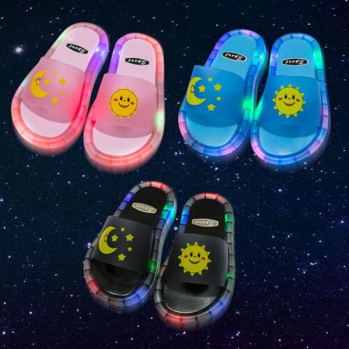 NEW Girl Slippers Children LED Garden Shoes Kids Slippers Baby Bathroom Sandals Kids Shoes for Girl Boys Light Up Stars Shoes