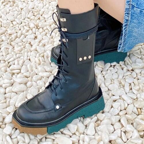 2021 New Womens Boots Cross Lace Up Martin Boots Popular Combat Boots Ladies Casual Platform Shoes Real Leather Chunky Boots