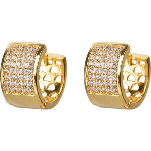 Bettyue New Charming Tiny Ear Buckle For Women&Girls Hollow Out Full With Cubic Stones Brilliant Decoration For New Trend Party