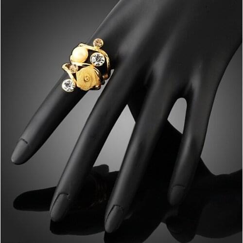 2018 wholesale Top Quality Fashion Gold Color Austra Crystals With Flower Imitate Pearl Bead Wedding Rings For Women