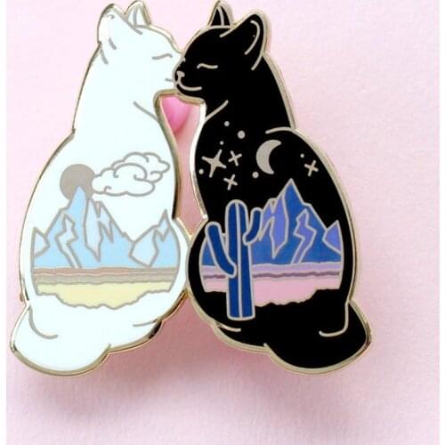 Desert Cats Yin Yang Cat Enamel Brooch Pin Backpack Hat Bag Collar Lapel Pins Badges Women Mens Fashion Jewelry Accessories