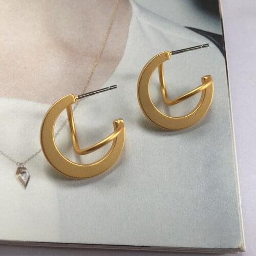 2020 New Sample Matte C Shaped Twisted Stud Earrings for Women