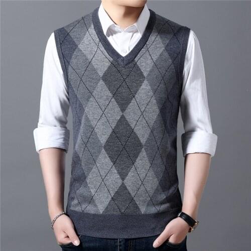 2021 Autumn Winter Classic Style Mens Wool Vest Argyle Pattern Fashion Casual Thickened V-neck Sweater Vest Male Brand Clothes