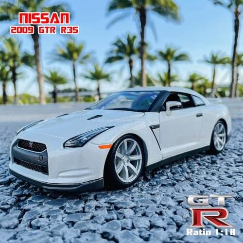 Bburago 1/18 2009 Nissan GT-R R35 Alloy Retro Car Model Classic Car Model Car Decoration Collection gift