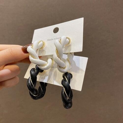 Exaggerated temperament leather earrings personalized design sense C-shaped twist earrings European and American retro earrings