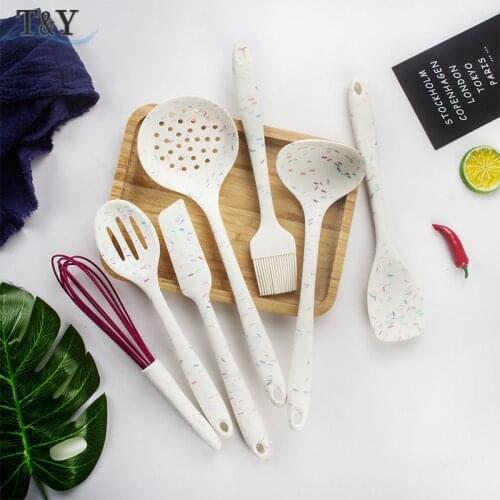T&Y 1pc New Dotted Color Heat-Resistant Silicone Kitchen Cooking Tool, Kitchen Gadgets Turner Spatula Spoon Ladle Colander Brush