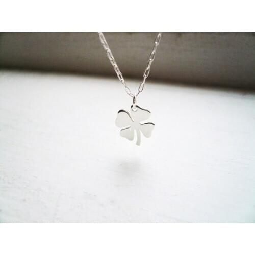 Wholesale Trendy Beatiful Four Leaf Clover Necklace Simple Weed Leaf Elegant Necklace Season Jewelry Engagement Gift for Women