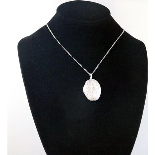 1 Oval Flower Frame Pendant Necklace Embossed Locket Stainless Steel Necklace Women Man Memorial Jewelry photo box necklace