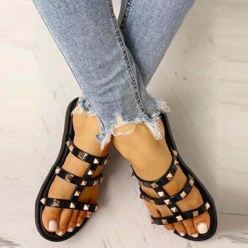 2021 summer new fashion sexy hollow open toe rivet flat bottom outdoor female beach slippers Jelly solid color