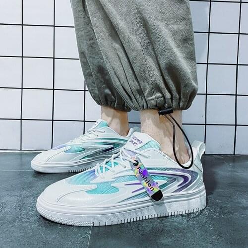 2021 Summer Mens Comfortable Breathable Mesh Student Sports Shoes Trend Fashion Simple Outdoor Walking Shoes Mens Casual Shoes