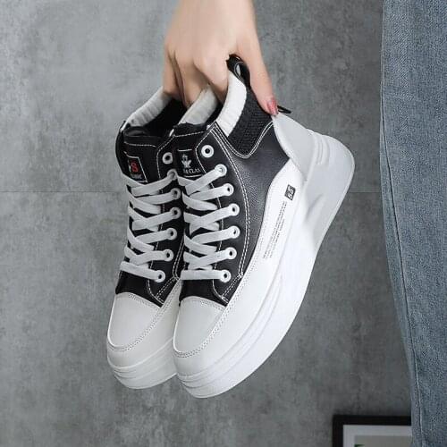 Ladies Casual Shoes Plus Velvet Warm High-top Leather Comfortable Womens Shoes Personality Youth Fashion Walking Shoes