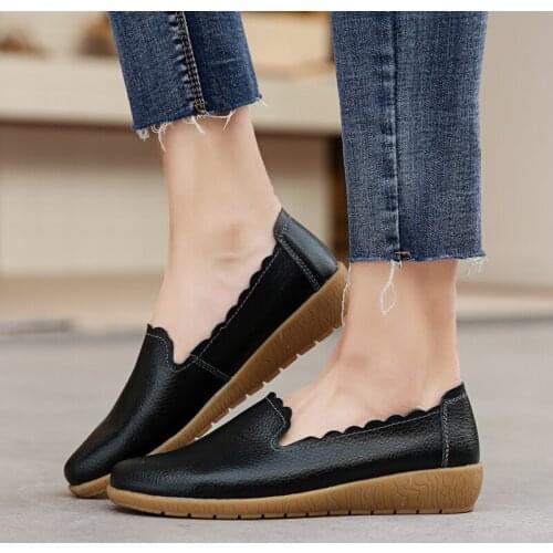 2019 Women Genuine Leather Walking Shoes Moccasins Mother Loafers Soft Leisure Flats Female Driving Ballet Footwear size 35-42