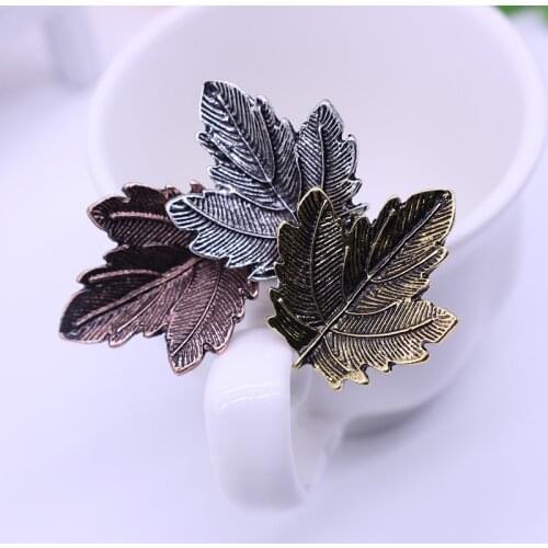 Retro Ladies Brooch Multicolor Maple Leaf Stitching Pin Fashion Temperament Female Party Prom Accessories Jewelry Gift Hot