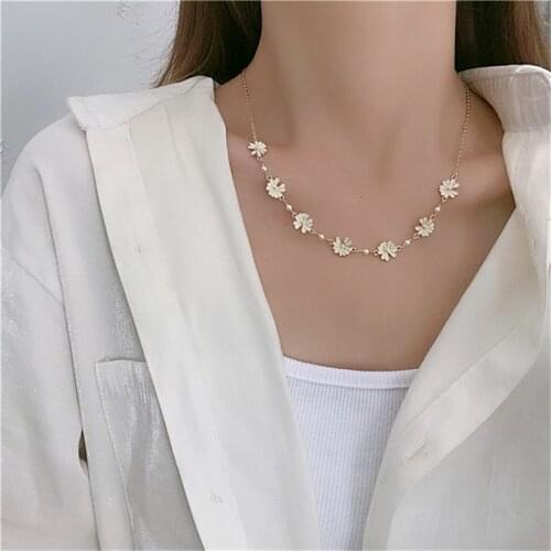 Spring 2021 new geometric metal lovely flower collar, Korean elegant fashion woman for necklace, jewelry wholesale party gifts