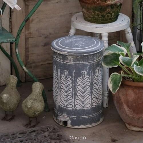 Metal handcrafted retrto vintage dustbin