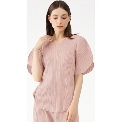 Issey Miyake designer ladies 2022 summer new V-neck T-shirt female Korean loose short-sleeved niche style love pleated top