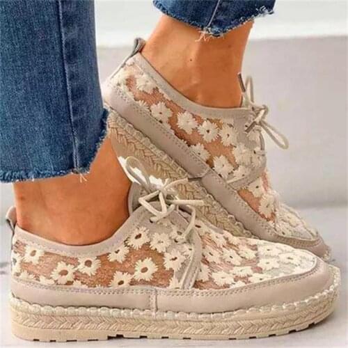 New Women Shoes Fashion Sweet Flower Lace Stitching PU Round Toe Flat Heel Platform Comfortable Casual Shoes Zapatillas Mujer