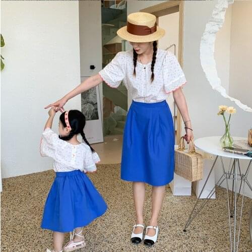 2021 Mother and Daughter Summer Parent-child Wear Girls Round Neck Short-sleeved Floral Blouse + Blue Short Skirt Two-piece Suit