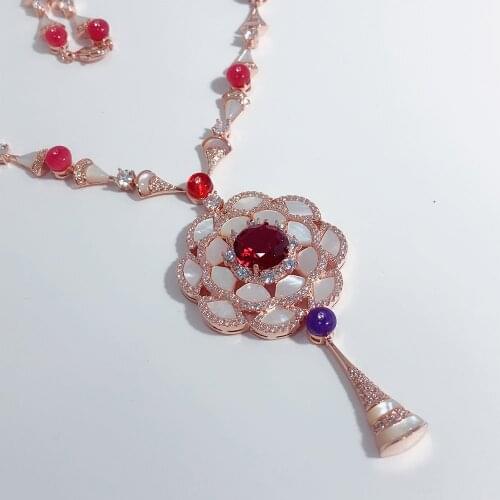 Fashion Luxury Hot Selling Jewelry Fritillaria Necklace Womens Party Wedding Flower Modeling Elegant Temperament Rose Gold Red