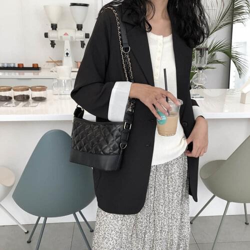 Bags womens new 2020 fashion rhombus black stray bag retro simple wild chain shoulder messenger bag