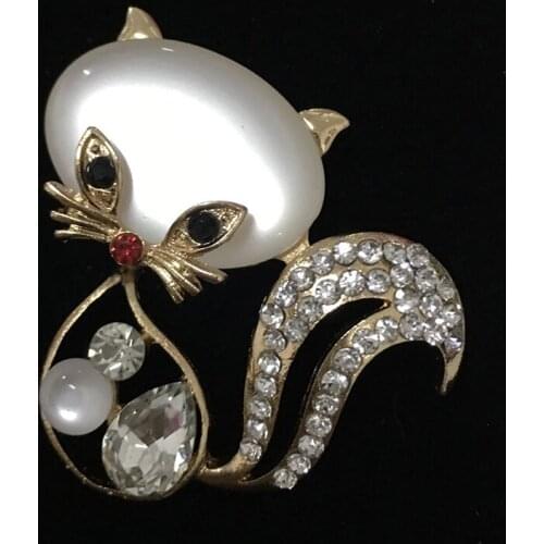 Fox pin fixed clothes simple brooch corsage female accessories to prevent the light of the pin joker accessories