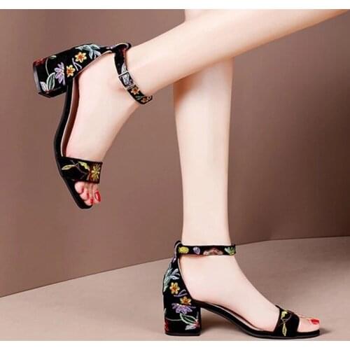 Summer Women Sandals Fashion New Buckle Women Flat Sandals Explosion Trend Elegant Women Wild Sandal