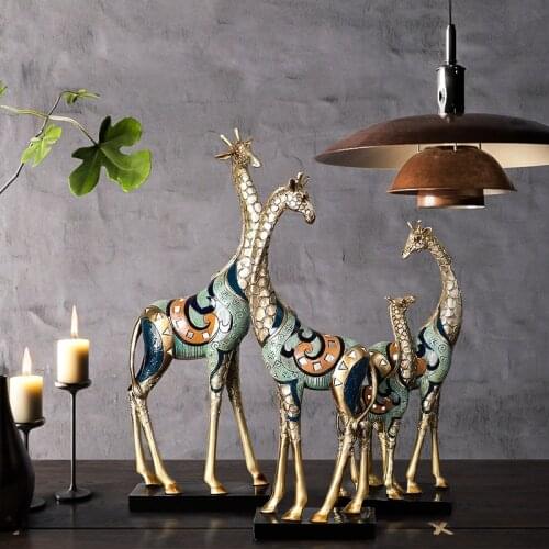 Resin Elk Statue Animal Figurine Abstract European Style Resin Sculpture Home Office Desktop Decoration Gift Figurine Decor