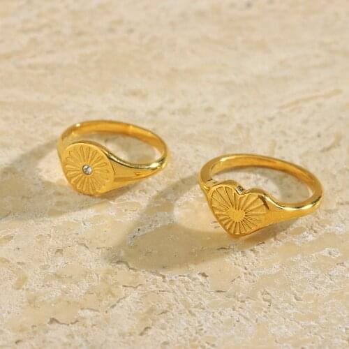 2021 New Stainless Steel Sun Rays Texture Round Heart Shape Gold Rings For Women Small Delicated Stone Tarnish Free Ring