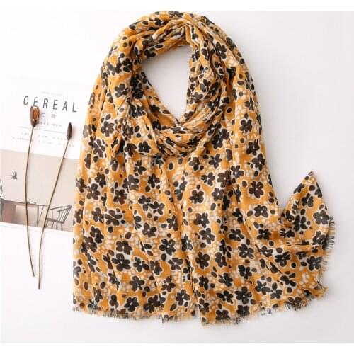 2020 New Women cotton thin Scarf flower print Hijab soft Shawls and Wraps Bohemia Female Foulard pashmina Bandana Headscarf