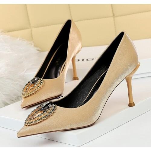 High heels womens 2020 new champagne stiletto pointed sexy satin French temperament net red rhinestone single shoes