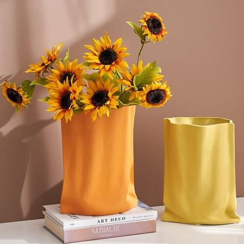 Nordic Style Resin Morandi Ceramic Creative Vase Modern Home Decor Accessories Living Room Countertop Bar Counter Folds Vases