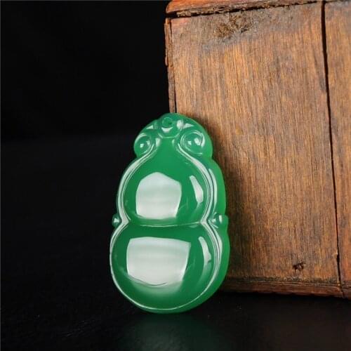 Natural Green Chalcedony Hand-carved Gourd Pendant Fashion Boutique Jewelry Men and Women Green Agate Necklace Gift