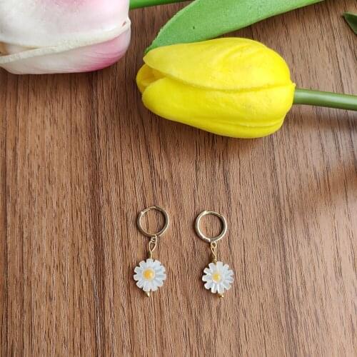 1 pair)Hot!! 10mm mother of pearl Daisy flower with 925 silver with 14k gold plated earrings for jewelry for Girl Gift