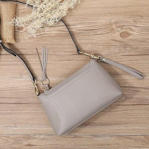 2019 autumn and winter new fashions, the first layer of cowhide leather, slanting shoulder, hand tassels, mini bags