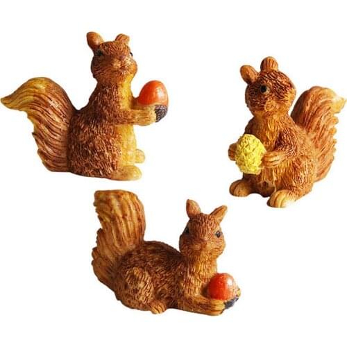 Animal Resin Statues Cute Squirrel Sculptures for Winter Outdoor Garden Room Decor Flower Bed Animal Resin Figurines