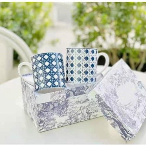 2021 New Arrival Delicate Tartan Design Handgrip Coffee Cup Set Concise Style Coffee Mugs Couples Mugs 2 Cups/Set with Gift Box