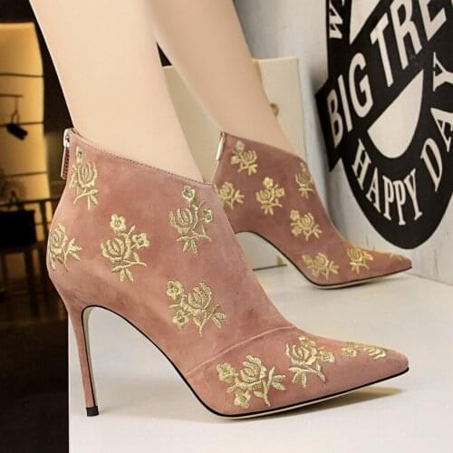 Women Embroidered Ankle Boots Low Heel Pointed Toe Bootie Back Zip Closure Thick Heel Fashion Booties 2019 Pink Womens Ankle