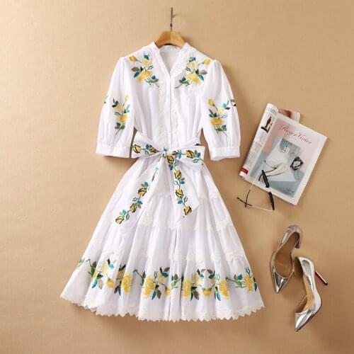 European and American womens autumn 2021 new Five-minute sleeves with v-neck floral embroidery Fashion belt white dress