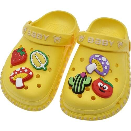 Hole Slippers Shoe Buckle Chars Croc Decoration Designer Accesoire Mushroom Sun Strawberry Garden Shoe Decoration Fit Kid Gift