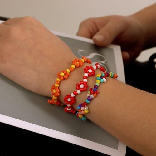 2021 New Korean Cute Flowers Daisy Bracelets Transparent Colorful Beaded Handmade Elastic Wristband for Women Jewelry