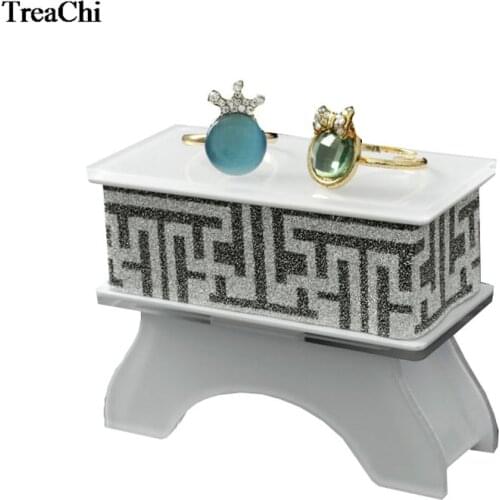 One Piece Delicate Acrylic Jewelry Display Showcase Rack Fashion Bangle Ring Bracelet Organizer Storage Stand