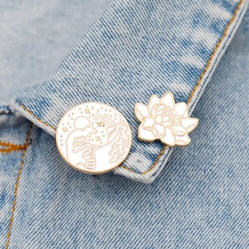 Flower Brooch Simple Style Enamel Pin Brooches Denim Jackets Lapel Badge Pins Button Fashion Jewelry